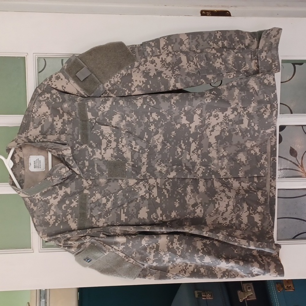 Army combat uniform  jacket size small long
